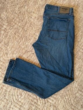 Wrangler Men's Blue Slim Straight Jeans